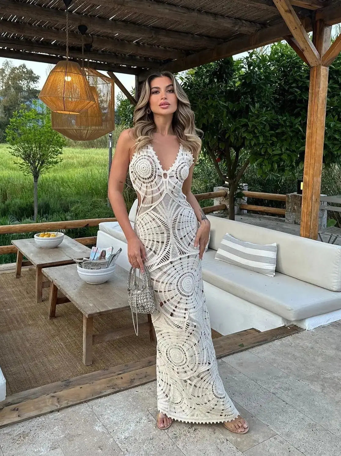 Vestido Dorado Misterio en Blanco – Marbella
